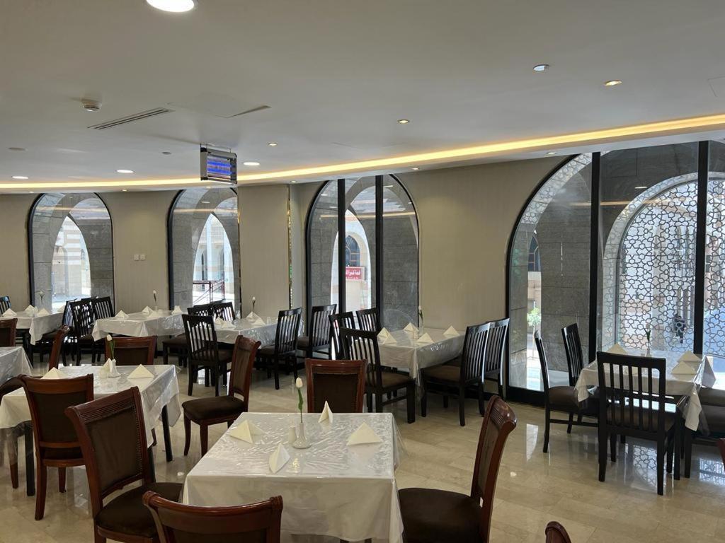 Отель Al Ansar Golden Tulip Медина Экстерьер фото