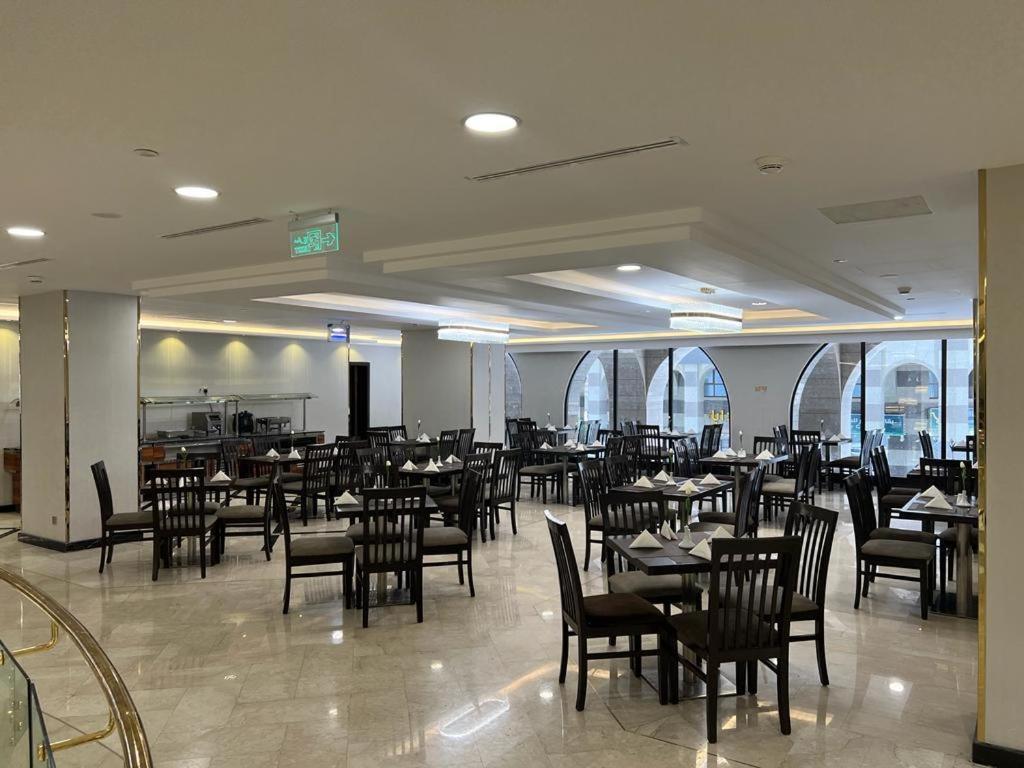 Отель Al Ansar Golden Tulip Медина Экстерьер фото