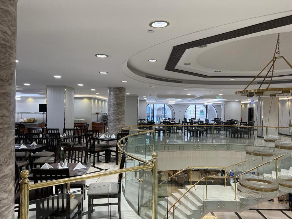 Отель Al Ansar Golden Tulip Медина Экстерьер фото