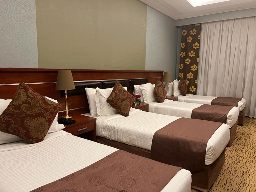 Отель Al Ansar Golden Tulip Медина Экстерьер фото